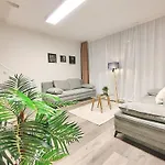 Appartamento Design-apartmenthaus Fuer Bis Zu 12, Modern, Dachterrasse, Grill, Ruhige Lage, Plus, Wii, Lan Und Wlan *