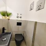 Design-apartmenthaus Fuer Bis Zu 12, Modern, Dachterrasse, Grill, Ruhige Lage, Plus, Wii, Lan Und Wlan Appartamento Norimberga