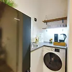Design-apartmenthaus Fuer Bis Zu 12, Modern, Dachterrasse, Grill, Ruhige Lage, Plus, Wii, Lan Und Wlan Appartamento *