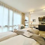 Appartamento Design-apartmenthaus Fuer Bis Zu 12, Modern, Dachterrasse, Grill, Ruhige Lage, Plus, Wii, Lan Und Wlan *