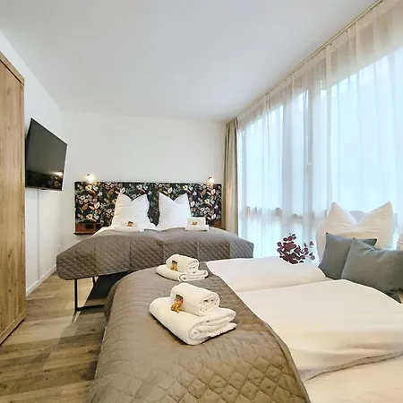 Design-apartmenthaus Fuer Bis Zu 12, Modern, Dachterrasse, Grill, Ruhige Lage, Smarttvs, Wii,wlan Apartamento *