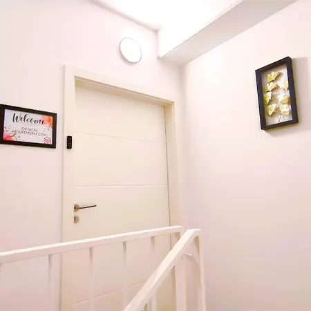 Design-apartmenthaus Fuer Bis Zu 12, Modern, Dachterrasse, Grill, Ruhige Lage, Smarttvs, Wii,wlan Nuremberga