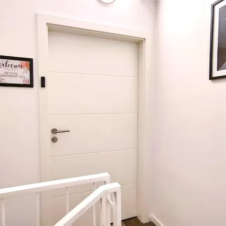 Design-apartmenthaus Fuer Bis Zu 12, Modern, Dachterrasse, Grill, Ruhige Lage, Smarttvs, Wii,wlan Nuremberga
