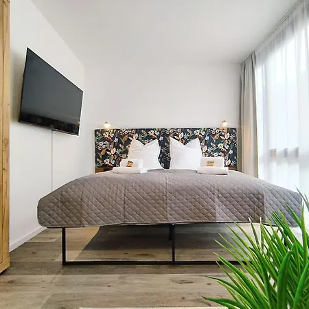 Design-apartmenthaus Fuer Bis Zu 12, Modern, Dachterrasse, Grill, Ruhige Lage, Smarttvs, Wii,wlan Apartamento