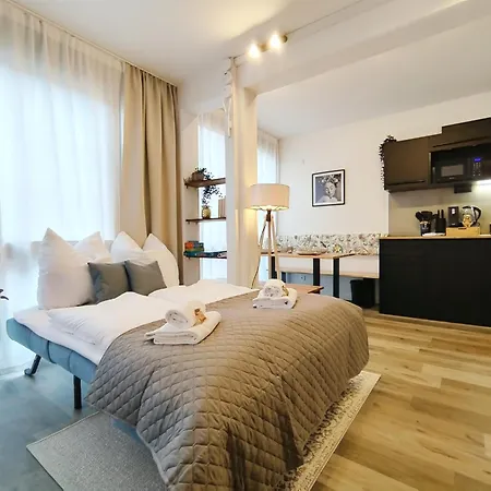 Design-apartmenthaus Fuer Bis Zu 12, Modern, Dachterrasse, Grill, Ruhige Lage, Smarttvs, Wii,wlan Apartamento *